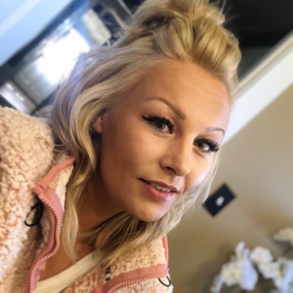 Meet your Posher, Kitty - Picture 1 of 1